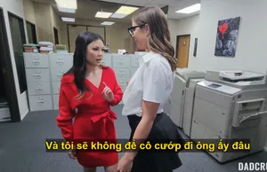 Người phụ nữ trẻ đẹp này có bộ ngực lớn, đầy đặn và thân hình cân đối. Nó khiến bạn cương cứng khi nhìn cô ấy. Tính tình dịu dàng của cô ấy cùng việc vuốt ve và hôn lên cơ thể cô ấy thật tuyệt! Lắp đạn vào và bắn bao nhiêu tùy thích...