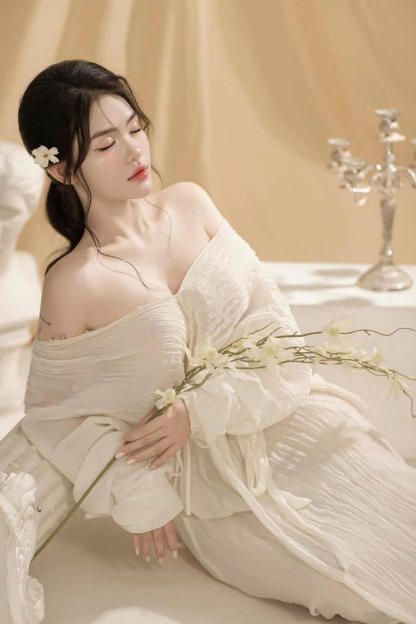 Thông âm đạo eny dâm thèm địt